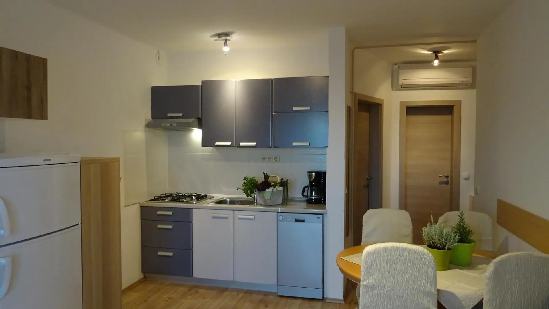 Apartments Topic 닌